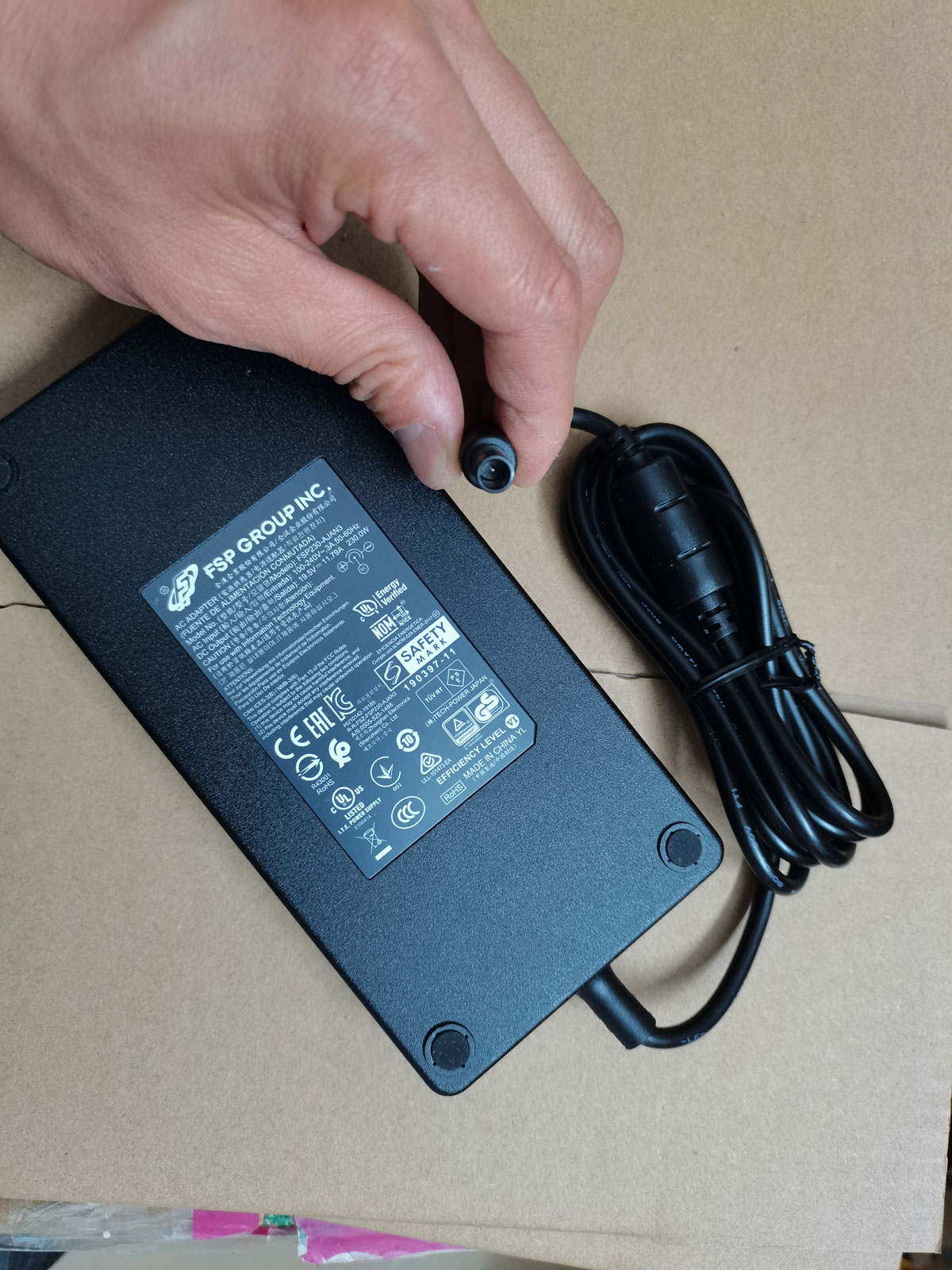 YENI Orijinal Ince FSP 19.5 V  - Pc Gaming Uk incelemesi ve fiyatı