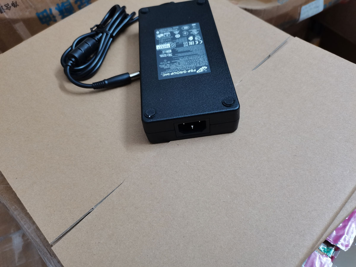 YENI Orijinal Ince FSP 19.5 V  - Pc Gaming Uk incelemesi ve fiyatı