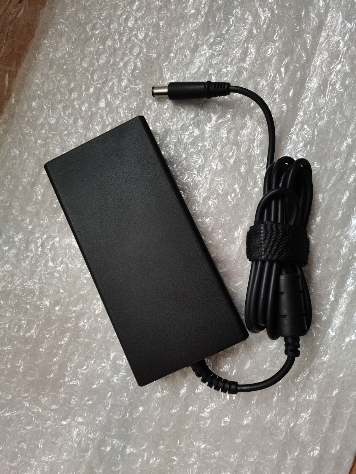 YENİ İnce OEM Delta 19.5V 9.23 - Pc Gaming Uk incelemesi ve fiyatı