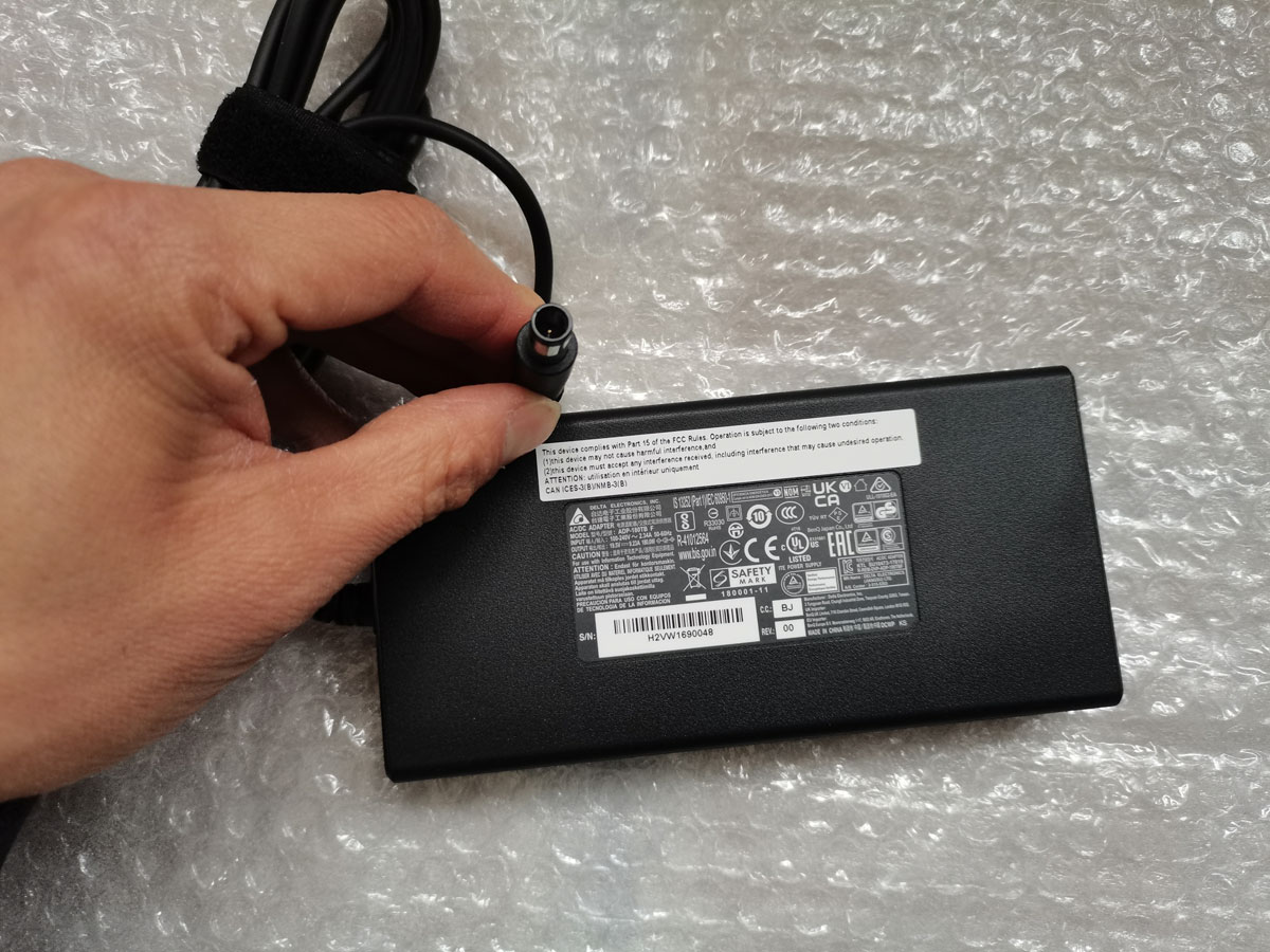 YENİ İnce OEM Delta 19.5V 9.23 - Pc Gaming Uk incelemesi ve fiyatı