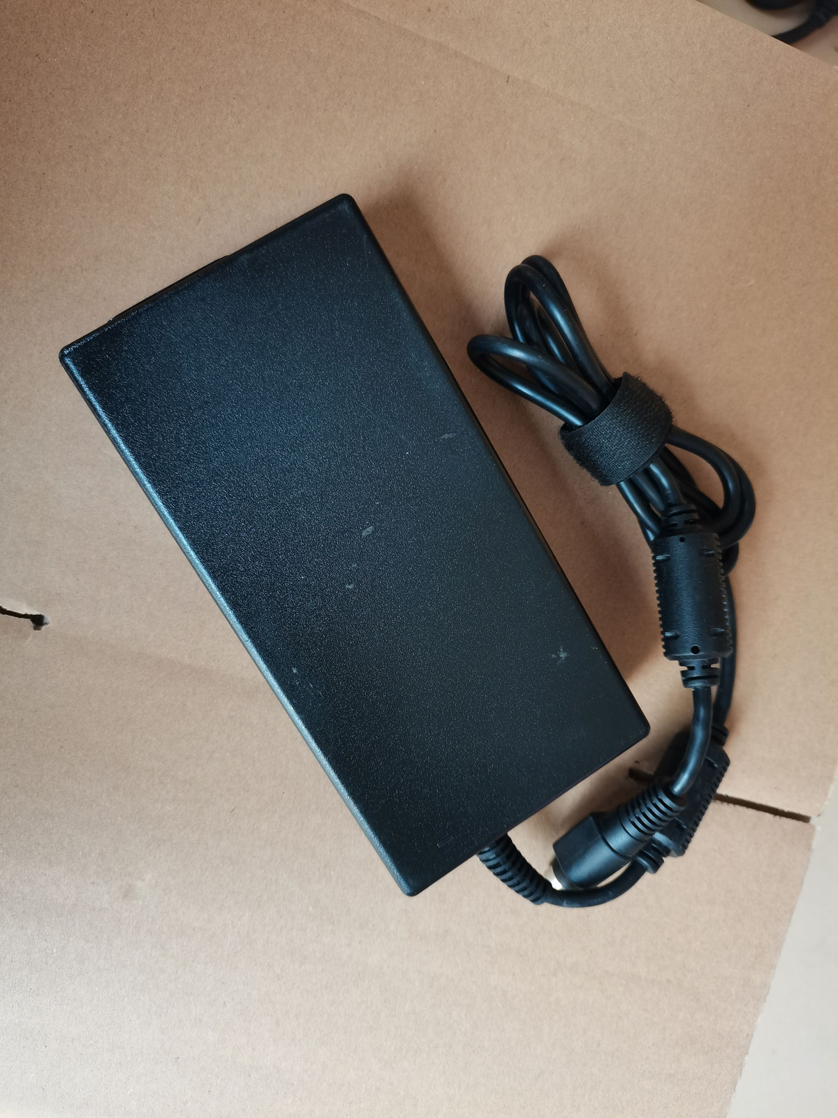 OEM Delta 230 W 19.5 V 11.8A A - Pc Gaming Uk incelemesi ve fiyatı